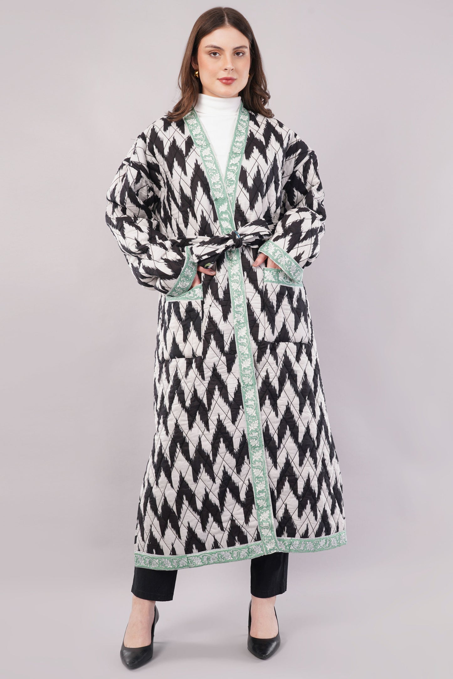 Reversible Quilted Cotton Robe ā Black Floral & Diamond Pattern Belted Loungewear