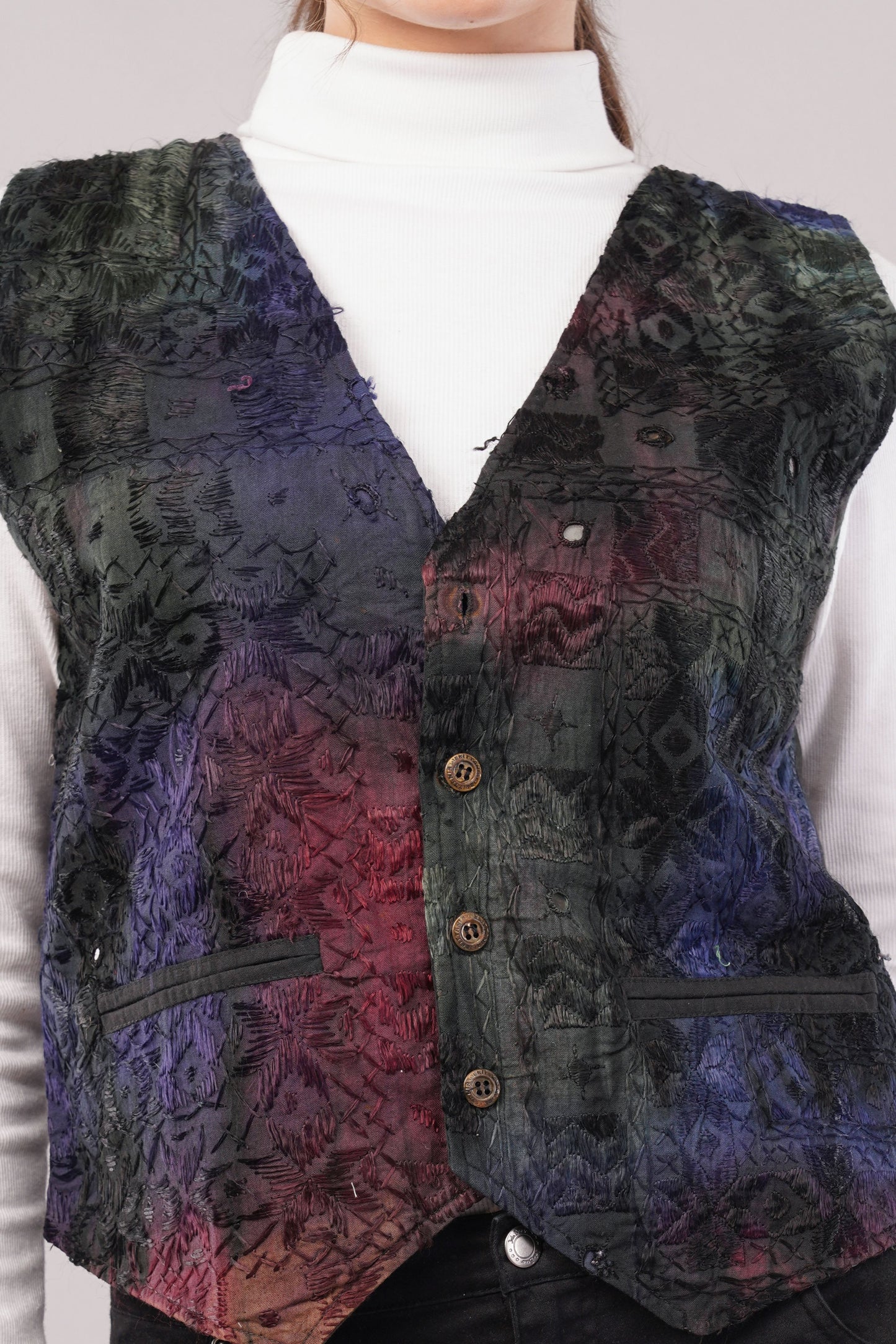 Sleeveless Quilted Cotton Jacket-Vest – Multicolored Textured Pattern, Bold & Versatile Layering Piece