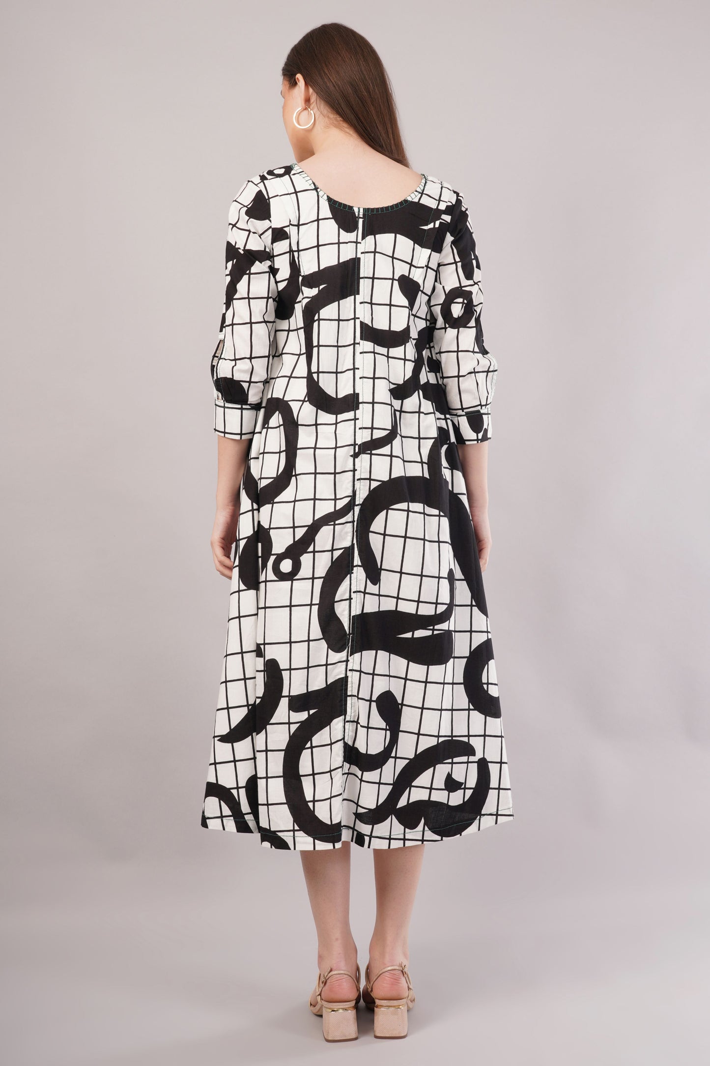 Monochrome Abstract Cotton Dress– Artistic Grid Print with High-Low Hem