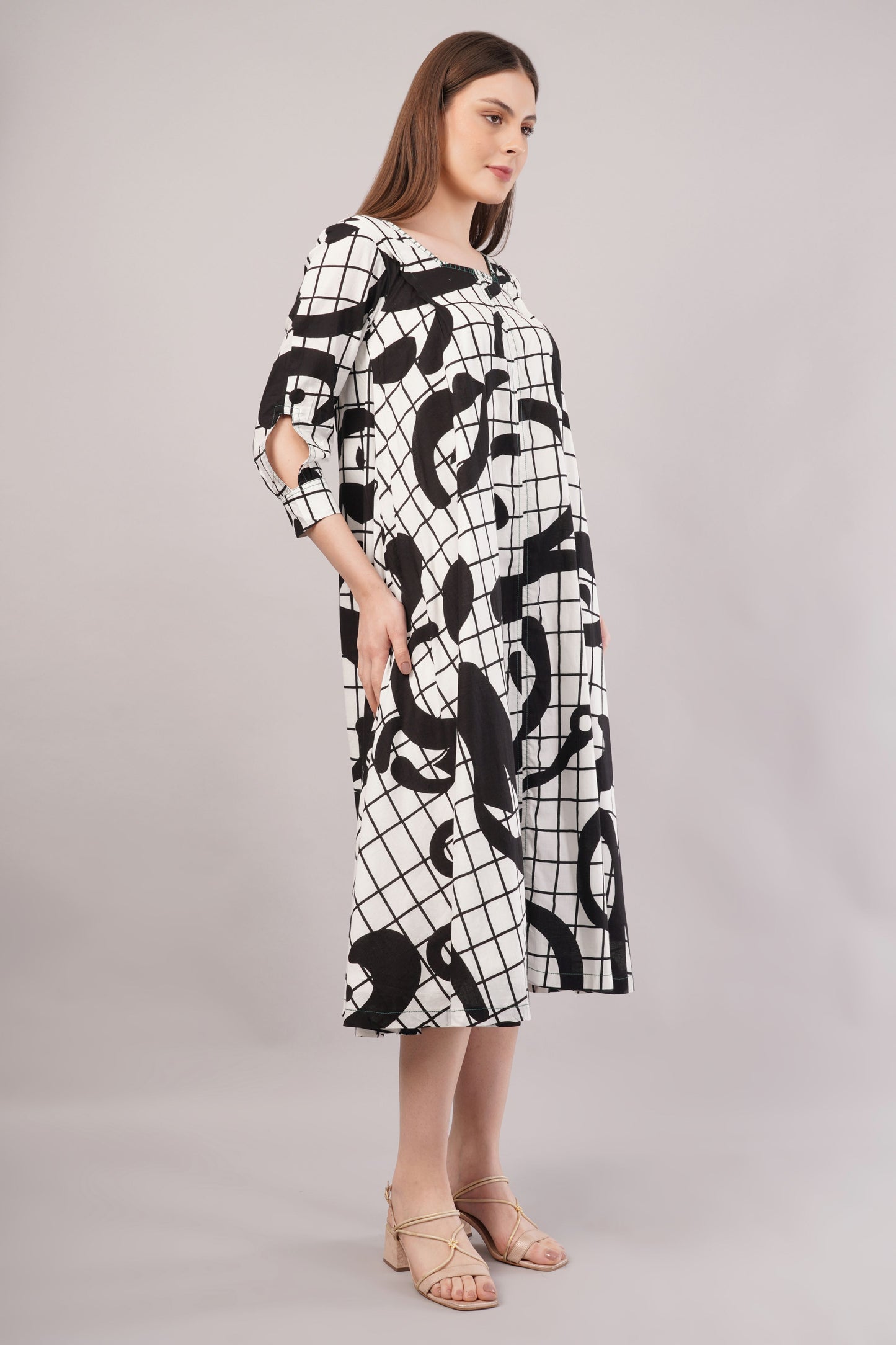 Monochrome Abstract Cotton Dress– Artistic Grid Print with High-Low Hem